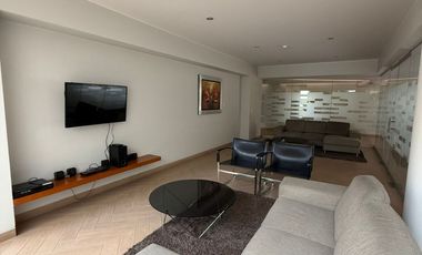 Departamento de 386 m² con Vista a La Calle de 4 Dorm. en La Zona del Golf Los Incas en Surco