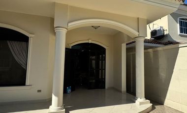 Venta de Casa en Samborondon, 4 Dormitorios