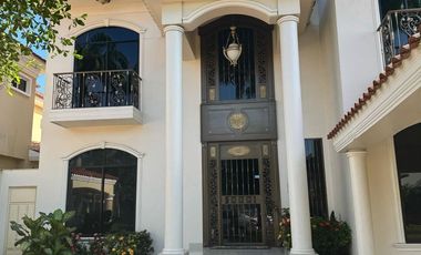 Venta de Casa en Samborondon, 4 Dormitorios