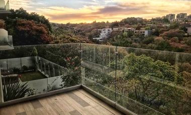 Frente a Cumbres de Santa Fe: 