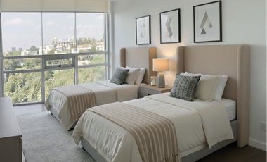 Frente a Cumbres de Santa Fe: 