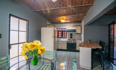 Excelente casa con vista al lago y alberca en Agua escondida!