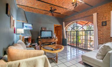 Excelente casa con vista al lago y alberca en Agua escondida!
