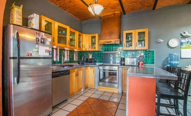 Excelente casa con vista al lago y alberca en Agua escondida!