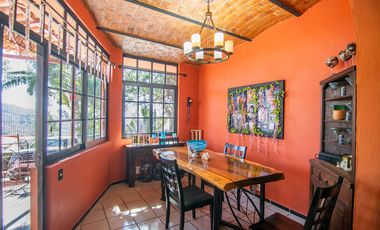 Excelente casa con vista al lago y alberca en Agua escondida!