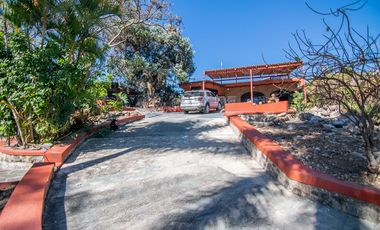 Excelente casa con vista al lago y alberca en Agua escondida!