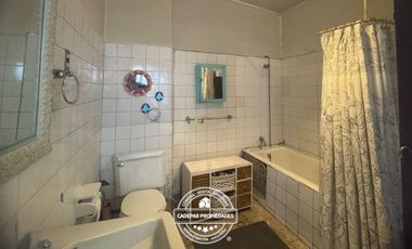 VENDE AMPLIA CASA EN PROVIDENCIA