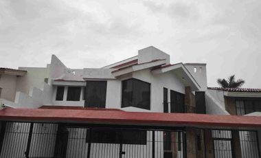 Casa en venta en El Palomar, Zona baja