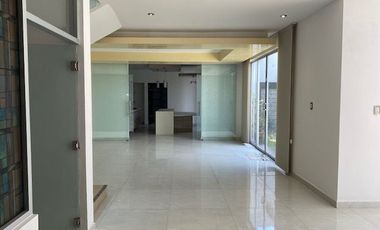 CASA EN VENTA EN ZAVALETA EN FRACCIONAMIENTO JARDINES DE ZAVALETA, RECÁMARAS ENORMES TODAS CON BAÑO, PUEBLA