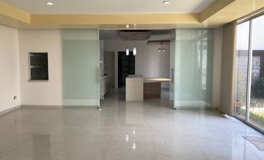 CASA EN VENTA EN ZAVALETA EN FRACCIONAMIENTO JARDINES DE ZAVALETA, RECÁMARAS ENORMES TODAS CON BAÑO, PUEBLA