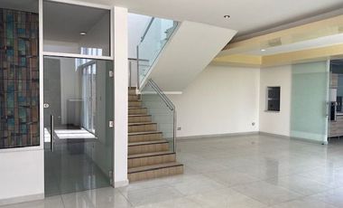 CASA EN VENTA EN ZAVALETA EN FRACCIONAMIENTO JARDINES DE ZAVALETA, RECÁMARAS ENORMES TODAS CON BAÑO, PUEBLA