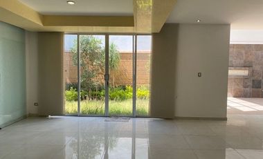 CASA EN VENTA EN ZAVALETA EN FRACCIONAMIENTO JARDINES DE ZAVALETA, RECÁMARAS ENORMES TODAS CON BAÑO, PUEBLA