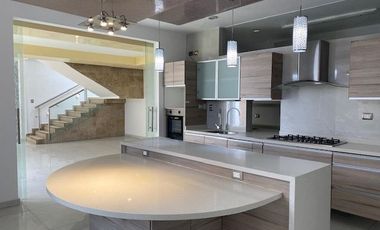 CASA EN VENTA EN ZAVALETA EN FRACCIONAMIENTO JARDINES DE ZAVALETA, RECÁMARAS ENORMES TODAS CON BAÑO, PUEBLA