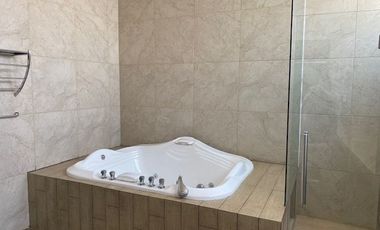 CASA EN VENTA EN ZAVALETA EN FRACCIONAMIENTO JARDINES DE ZAVALETA, RECÁMARAS ENORMES TODAS CON BAÑO, PUEBLA