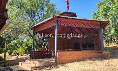 Leon propiedades vende casa en sector Los Naranjos, Curacaví.