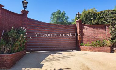 Leon propiedades vende casa en sector Los Naranjos, Curacaví.