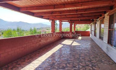 Leon propiedades vende casa en sector Los Naranjos, Curacaví.