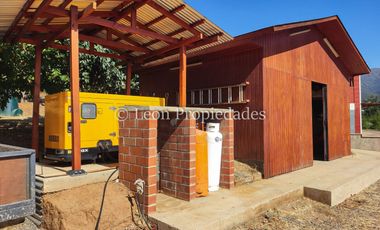 Leon propiedades vende casa en sector Los Naranjos, Curacaví.