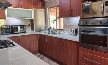 Leon propiedades vende casa en sector Los Naranjos, Curacaví.
