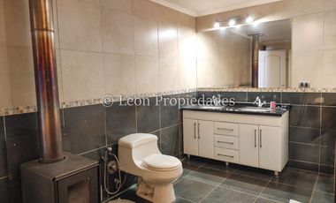 Leon propiedades vende casa en sector Los Naranjos, Curacaví.