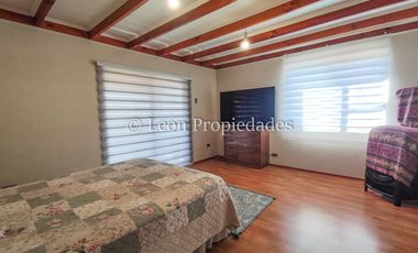 Leon propiedades vende casa en sector Los Naranjos, Curacaví.