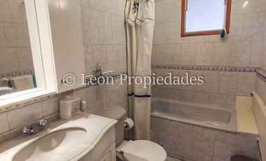 Leon propiedades vende casa en sector Los Naranjos, Curacaví.