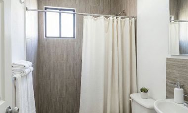 CASA NUEVA EN RENTA EN VIÑEDOS II