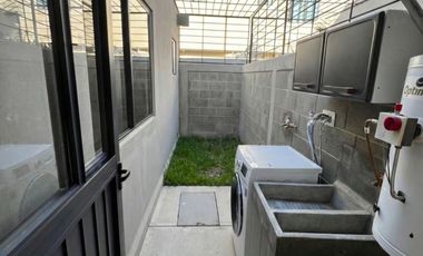 CASA NUEVA EN RENTA EN VIÑEDOS II