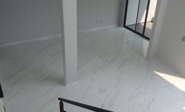 CASA CON ALBERCA EN OAXTEPEC MORELOS.