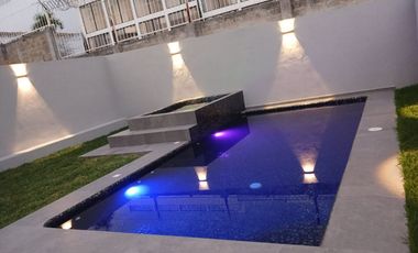 CASA CON ALBERCA EN OAXTEPEC MORELOS.