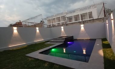 CASA CON ALBERCA EN OAXTEPEC MORELOS.