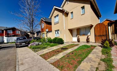 Se vende Acogedora propiedad aislada en condominio Jardines de las Vizcachas