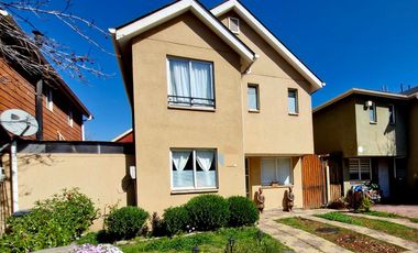 Se vende Acogedora propiedad aislada en condominio Jardines de las Vizcachas