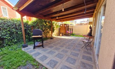 Se vende Acogedora propiedad aislada en condominio Jardines de las Vizcachas