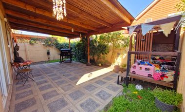 Se vende Acogedora propiedad aislada en condominio Jardines de las Vizcachas