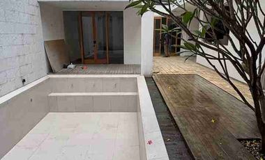 Dijual Rumah Plus Kolam Renang Komp. Senam Indah Jl. Terusan Jakarta Antapani