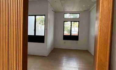 Dijual Rumah Plus Kolam Renang Komp. Senam Indah Jl. Terusan Jakarta Antapani