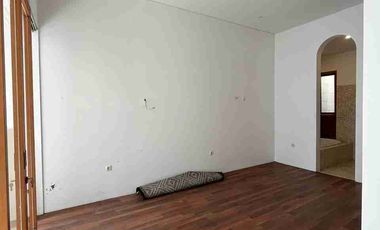 Dijual Rumah Plus Kolam Renang Komp. Senam Indah Jl. Terusan Jakarta Antapani