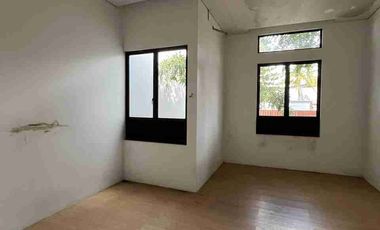 Dijual Rumah Plus Kolam Renang Komp. Senam Indah Jl. Terusan Jakarta Antapani