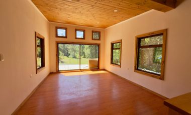 Casa en Parcela, Completamente Nueva, A 5 Minutos de Comercio - Pucón