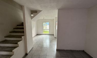 Hermosa Casa Amplia En Fracc. Laguna Real !!!