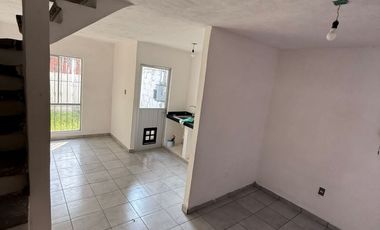 Hermosa Casa Amplia En Fracc. Laguna Real !!!