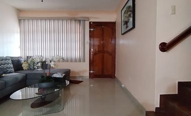 Se Venden Hermosa Casa Frente a Costco!!!