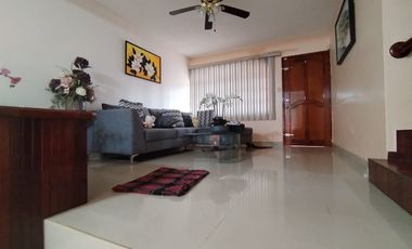 Se Venden Hermosa Casa Frente a Costco!!!