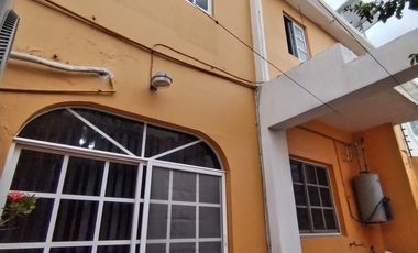 Se Venden Hermosa Casa Frente a Costco!!!