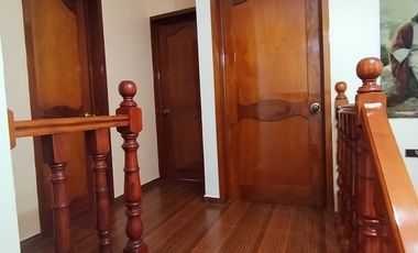 Se Venden Hermosa Casa Frente a Costco!!!