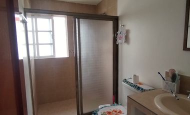 Se Venden Hermosa Casa Frente a Costco!!!