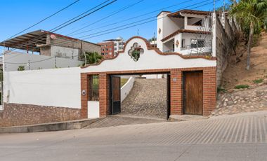 Casa en Venta en Puerto Vallarta con Potencial de Desarrollo – El Calvario, Pitillal
