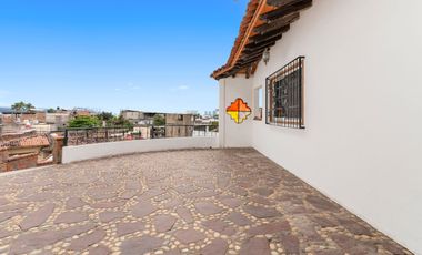 Casa en Venta en Puerto Vallarta con Potencial de Desarrollo – El Calvario, Pitillal