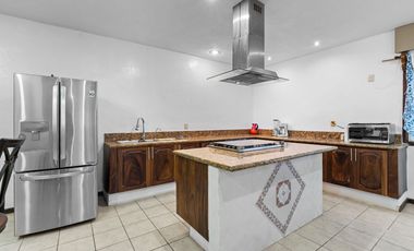 Casa en Venta en Puerto Vallarta con Potencial de Desarrollo – El Calvario, Pitillal